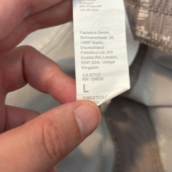 Fabletics The One men’s tan 6” inseam athletic shorts size large - Picture 9 of 9